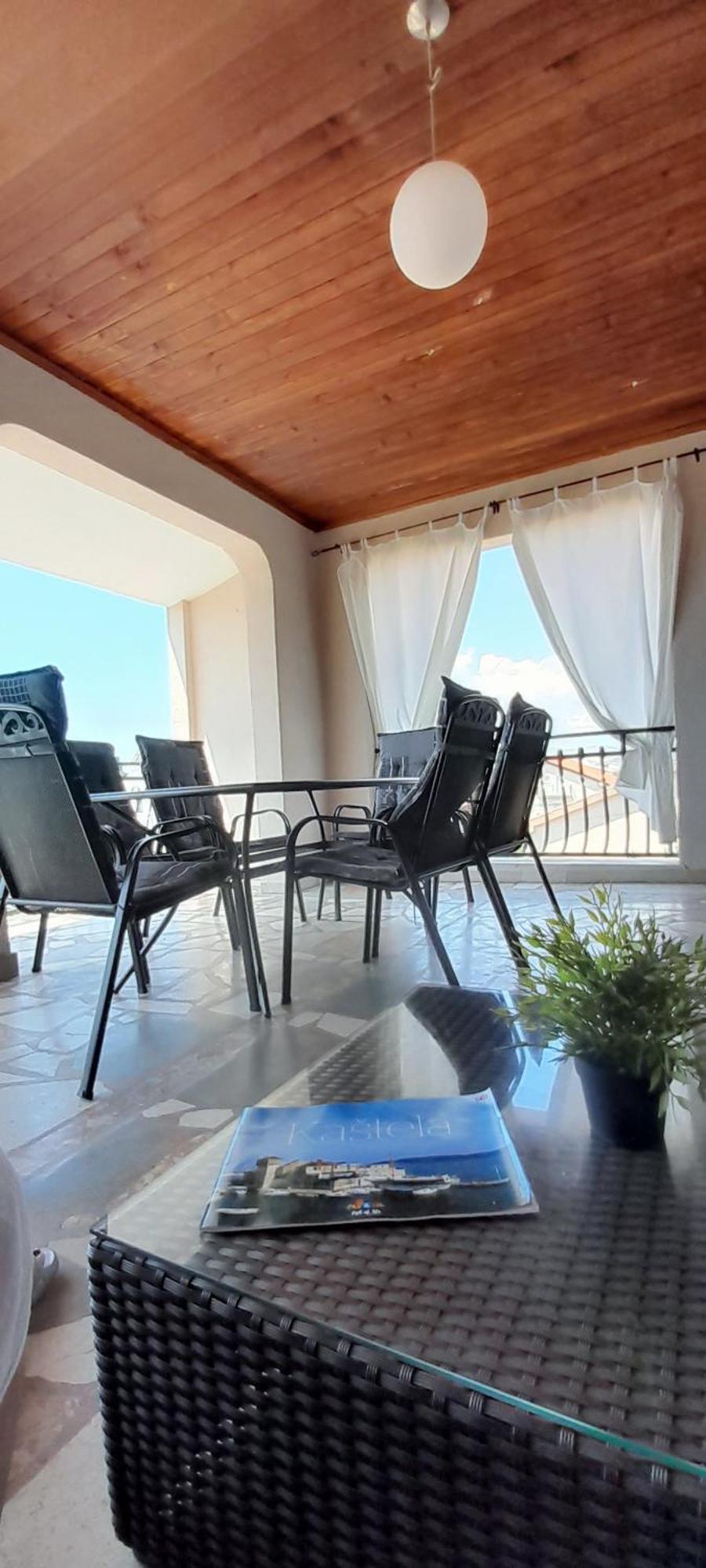 Villa Roso Kastela Bilik gambar
